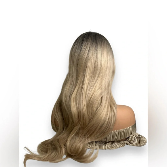 26 Inch Balayage Ombre  Brown to  light Blonde wavy Wig - Picture 4 of 9